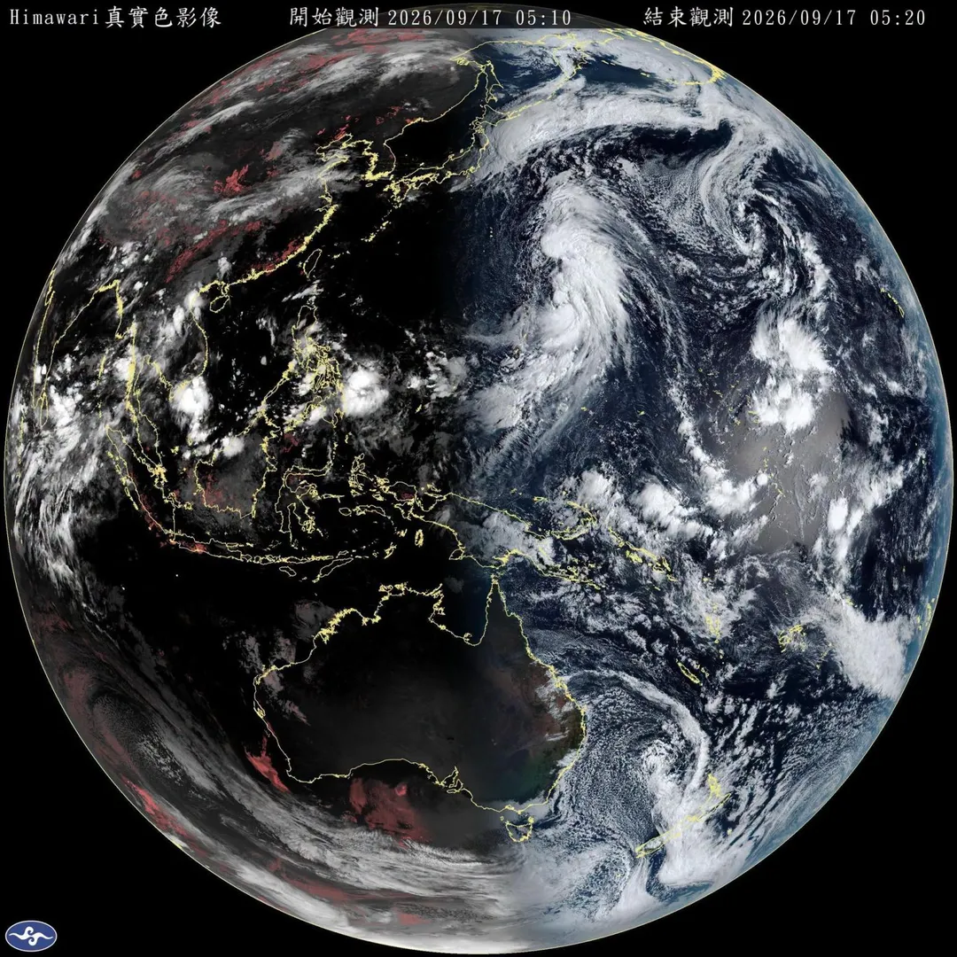 前中央氣象局長鄭明典今日分享早上的衛星影像，透露很接近秋分了。（圖／翻攝自鄭明典臉書）