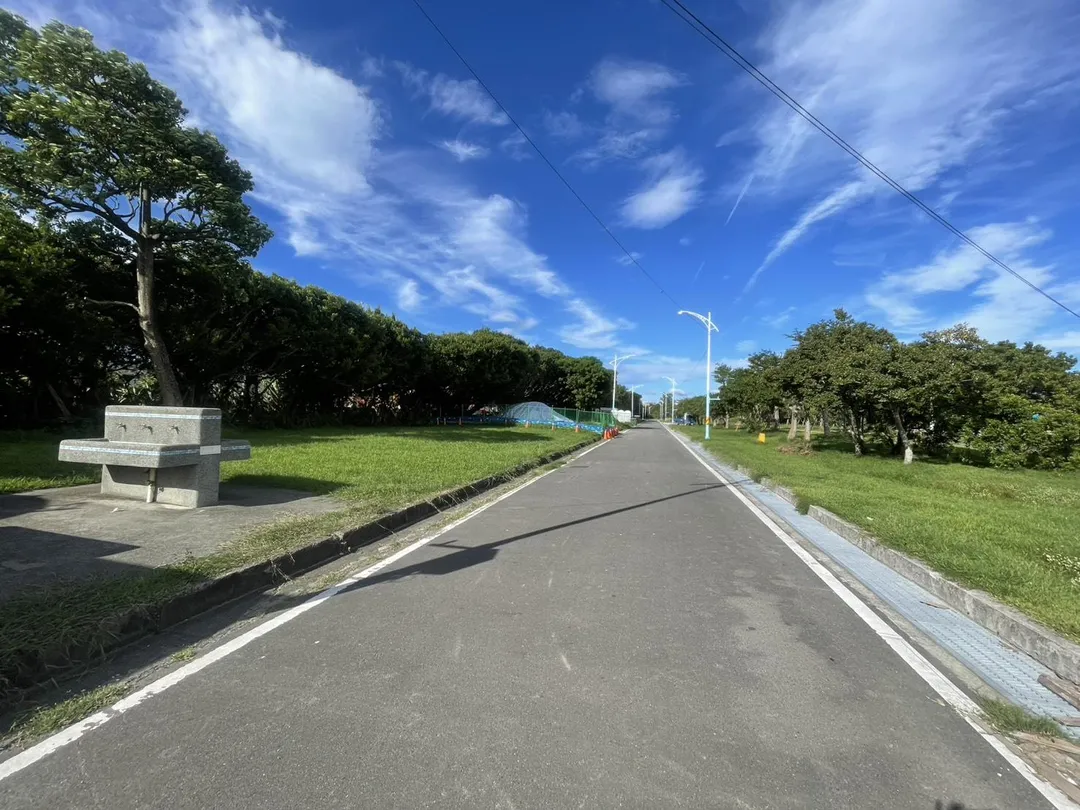 民眾於河濱烤肉後落實火源熄滅與垃圾回收,共同維護環境衛生,圖為八里文化公園。(圖/新北高灘處提供)