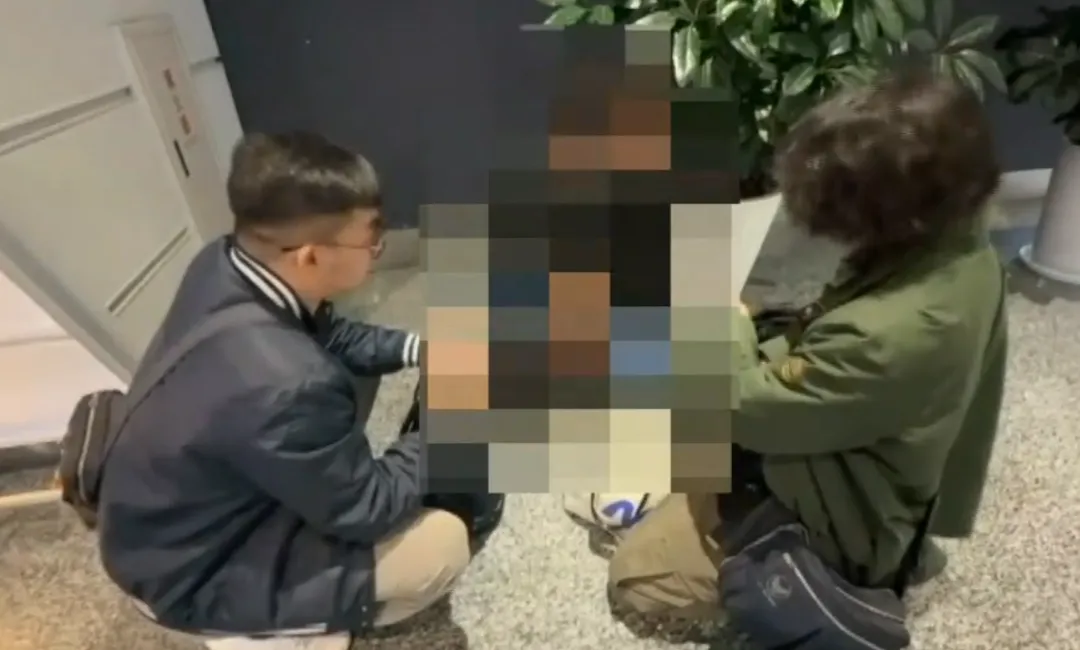 平日看來就是尋常農婦的陳女，實際上卻是負責接手詐款的重要角色，扮演詐團的「收水頭」。（圖／警方提供）