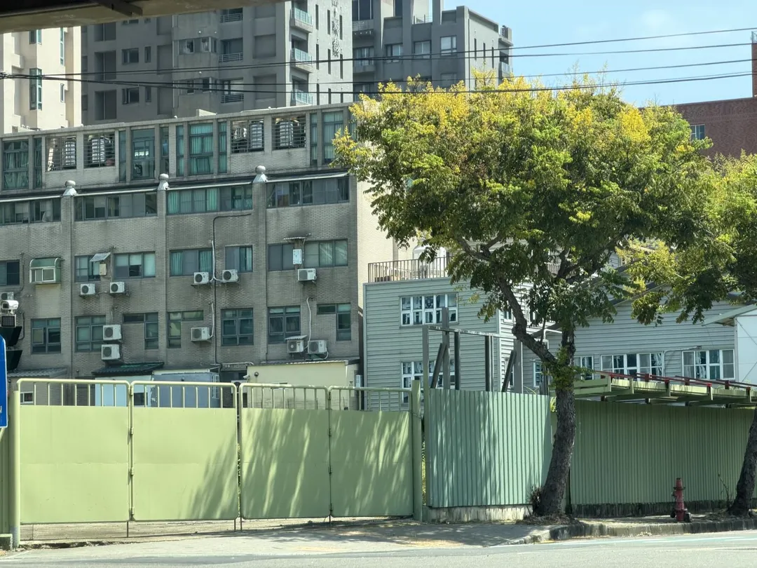 竹北東區市場改建案延宕多年。(圖/吳旭智辦公室提供)