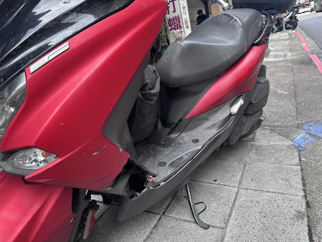 柯龍的車損。（圖／警方提供）