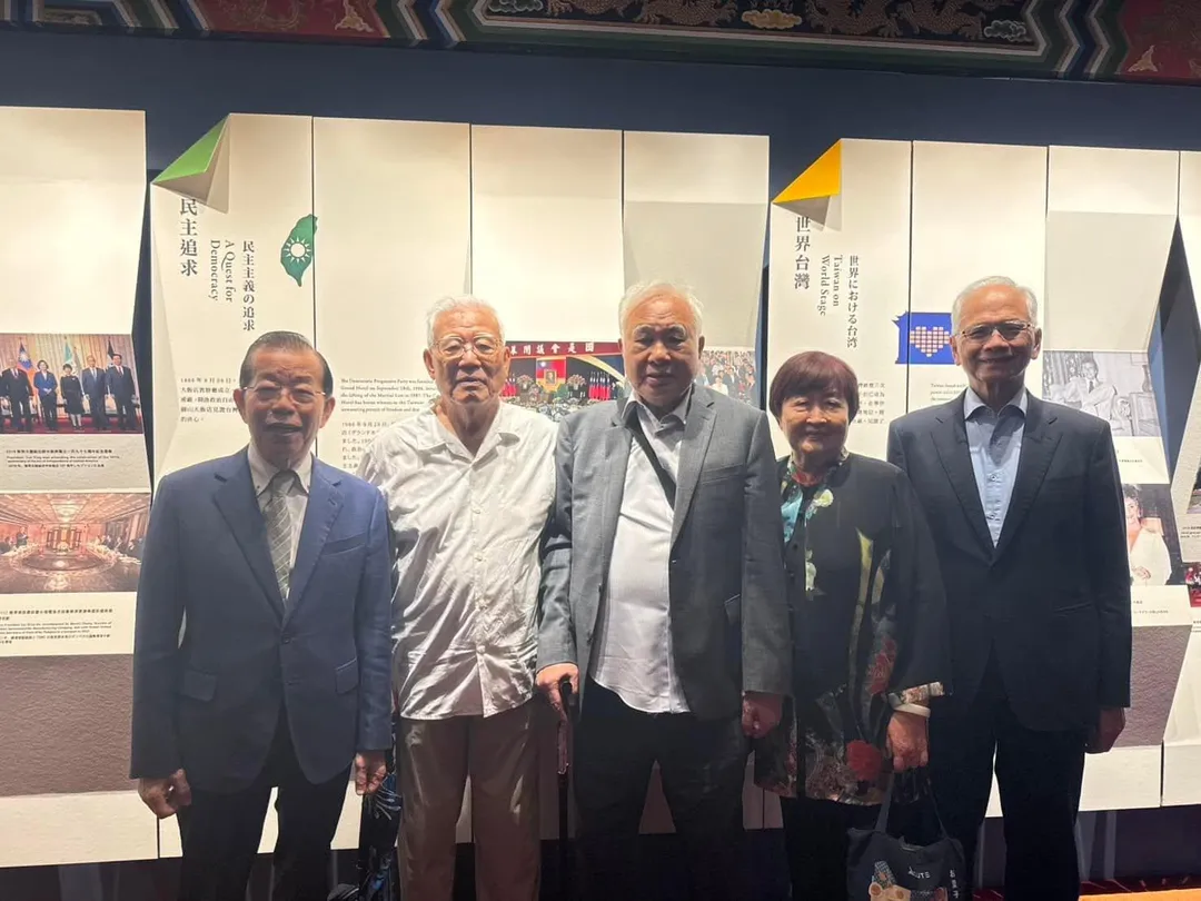 謝長廷、尤清、姚嘉文、周清玉、游錫堃等民進黨元老17日重聚。（圖／翻攝謝長廷臉書）