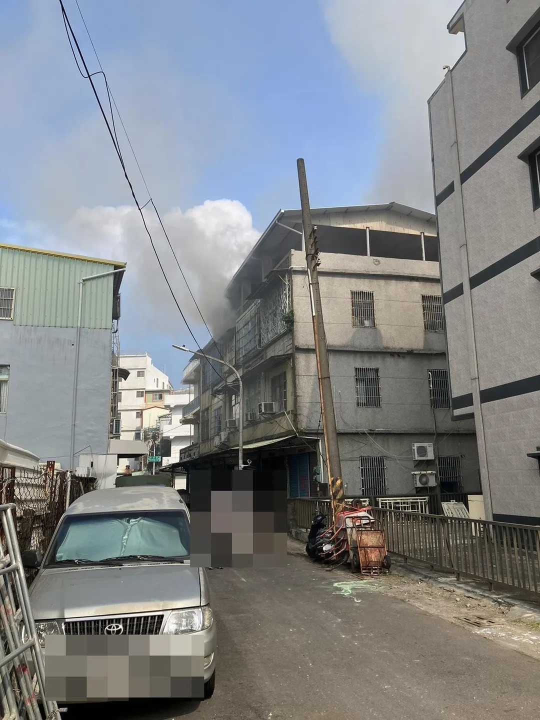 高雄民宅火警。(圖/翻攝畫面)