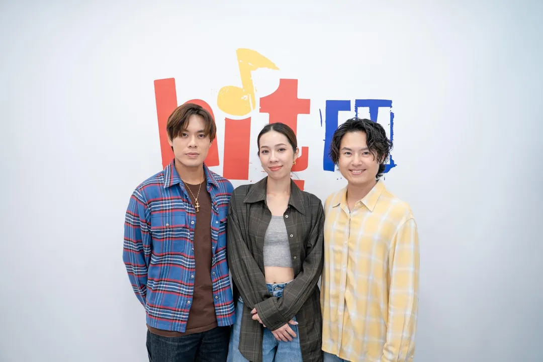 告五人現場演唱〈與海無關〉意外勾起木木深埋心中的回憶。（圖／Hit Fm聯播網 提供）