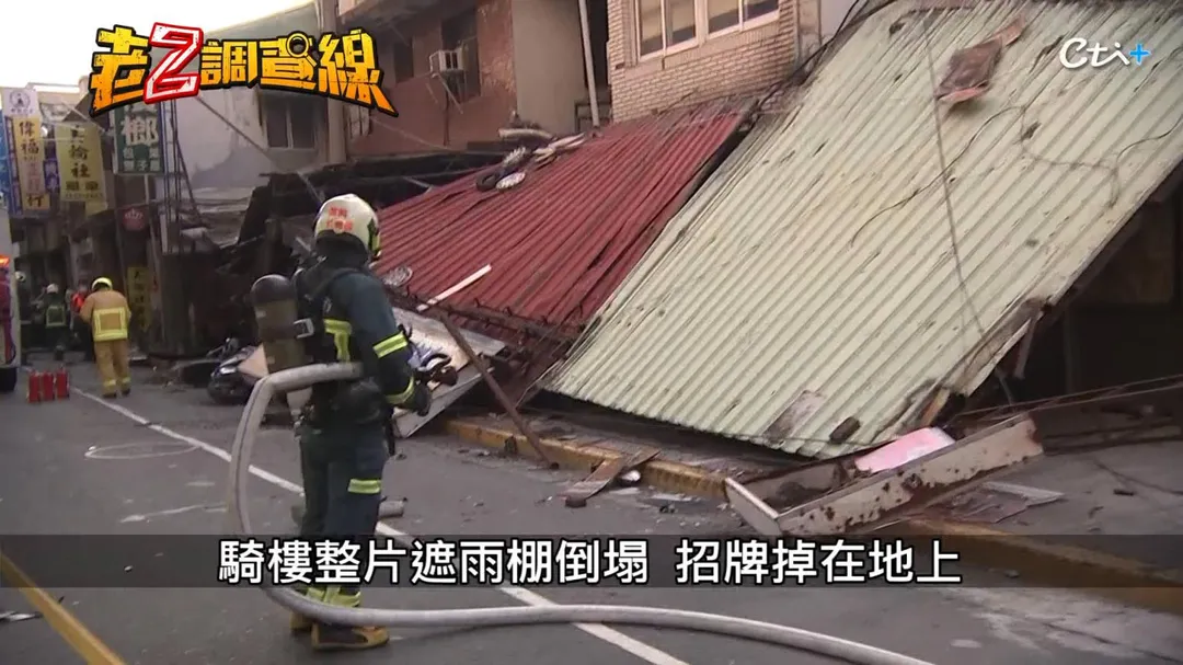 現場宛如氣爆，機車遭撞成廢鐵，騎樓滿目瘡痍。(圖/老Z調查線)