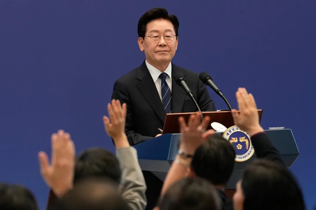 南韓總統李在明18日在青瓦台出席記者會。（圖／美聯社）
