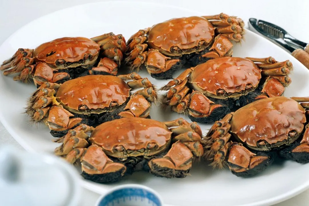 秋季是品嚐大閘蟹的最佳時節,旅客可於香港品味鮮甜肥美的時令蟹宴。 (圖/國泰航空提供)