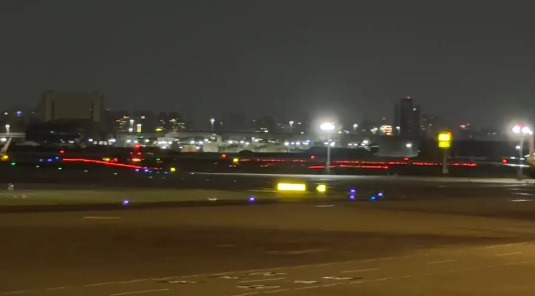 澳門航空一架班機疑似遭遇鳥襲停機檢修。（圖／中天新聞）