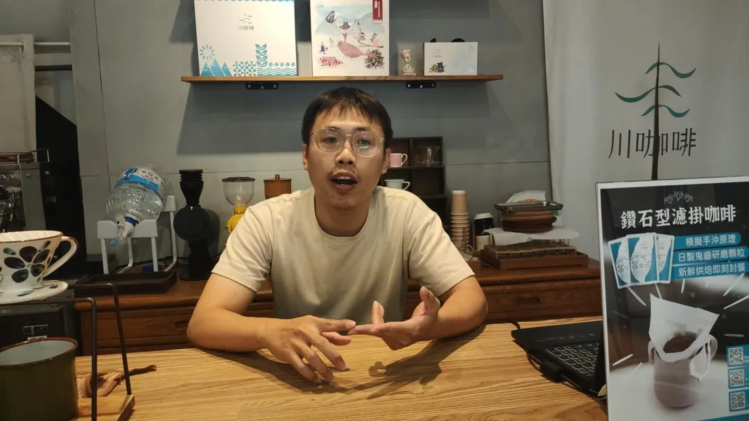 吳宗孟希望有朝一日能收齊各地的咖啡，讓消費者可以在川咖啡就逛遍全台咖啡地圖。（圖／李喬智攝）