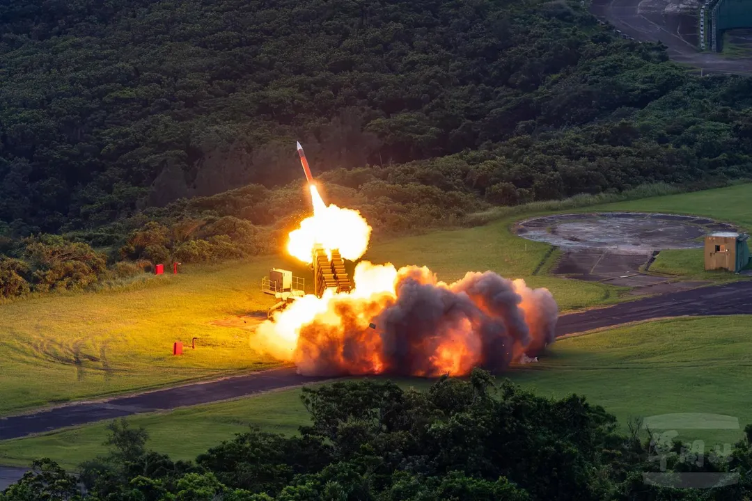 空軍發射愛國者PAC-2+防空飛彈。(圖/軍聞社)
