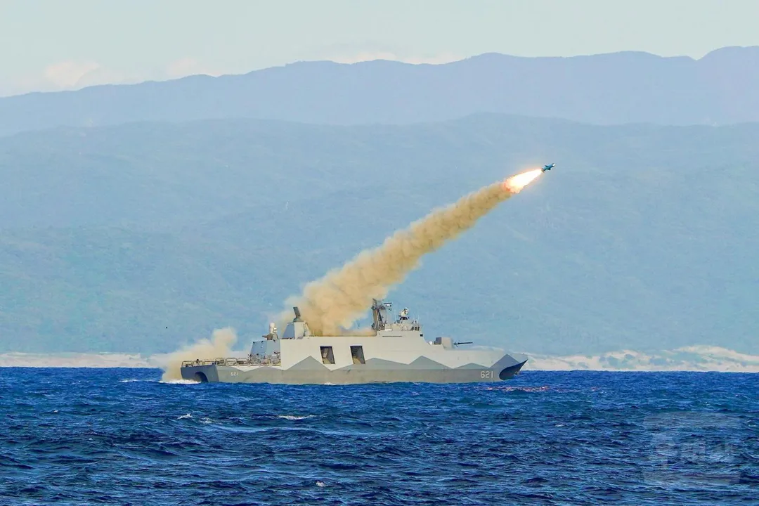 海軍旭江號巡邏艦發射雄風二型反艦飛彈。(圖/軍聞社)