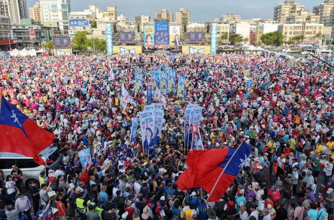 柯志恩19日在鳳山造勢,現場湧入大批支持者。(圖/翻攝柯志恩臉書)