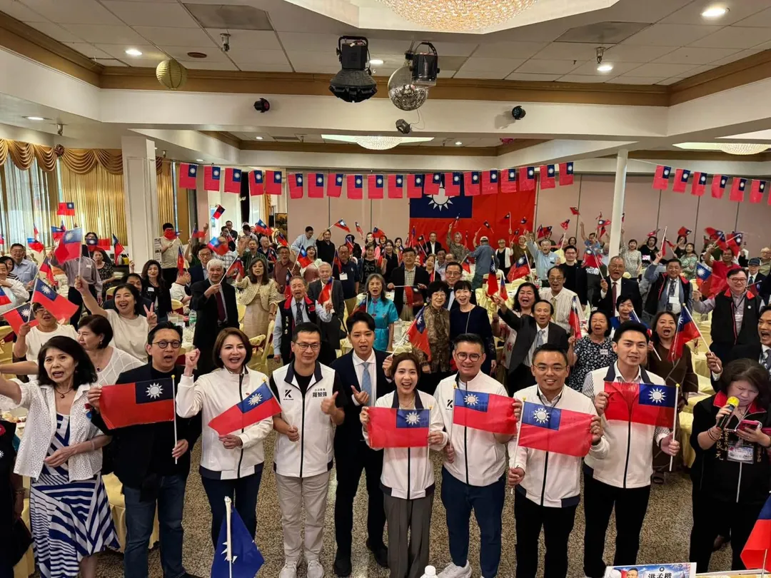 國民黨8位立委組成訪美團,與僑胞座談交流。(圖/徐巧芯臉書)