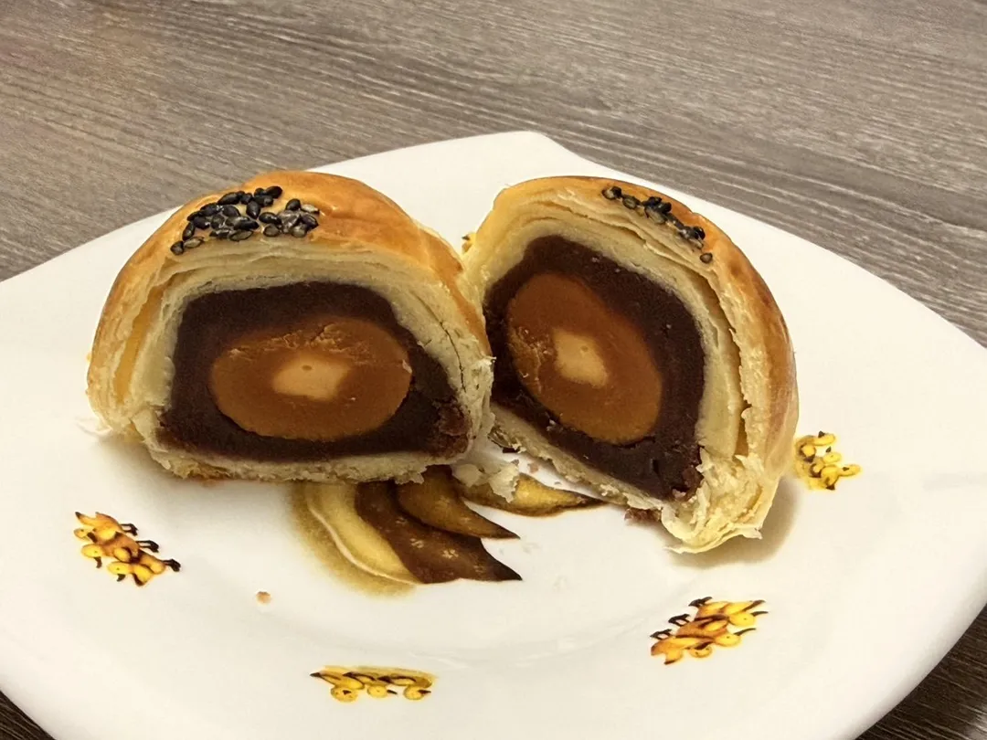 若中秋聚餐不慎吃得較平時豐盛，可透過飯後散步或適度活動，幫助消耗多餘熱量、維持身體代謝。（圖／南投醫院提供）