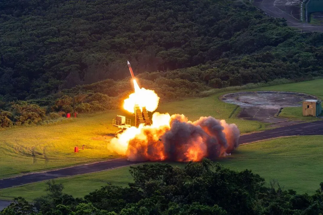 空軍防空部隊射擊愛國者二型飛彈。(圖/軍聞社)