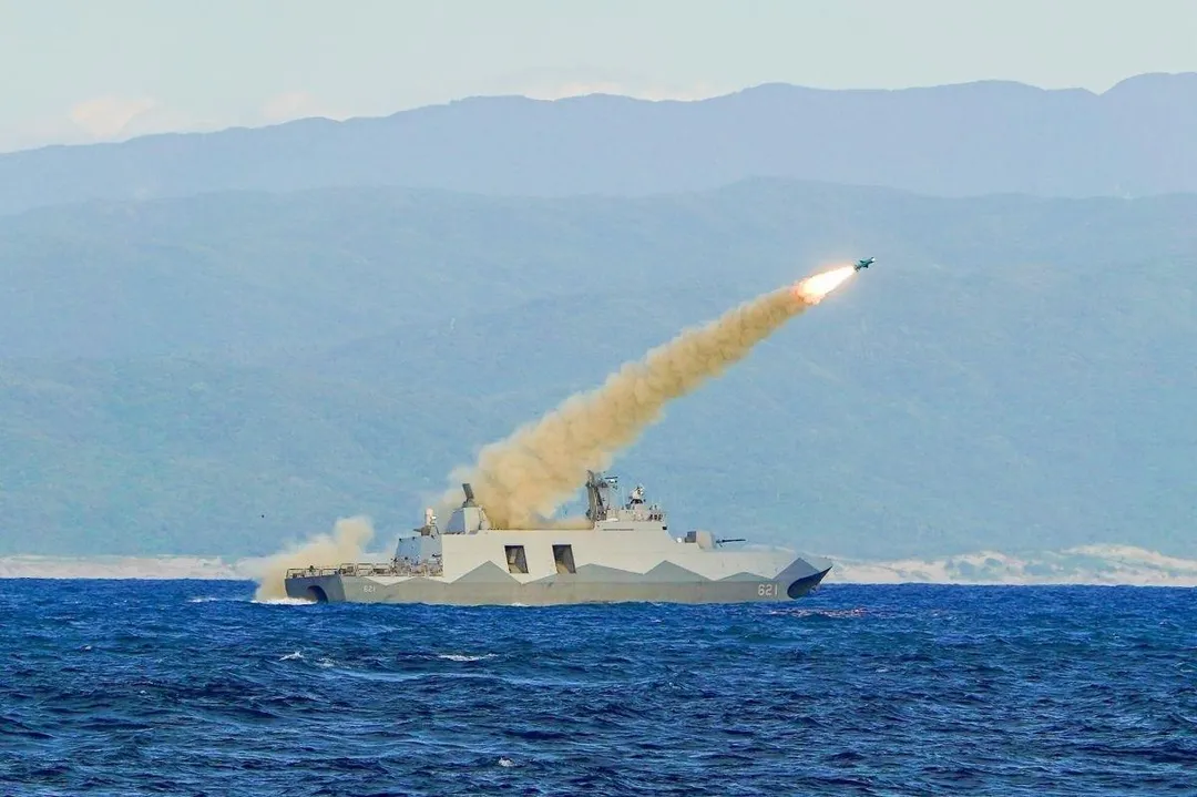 海軍旭江軍艦射擊雄風二型飛彈。(圖/海軍艦隊指揮部提供)