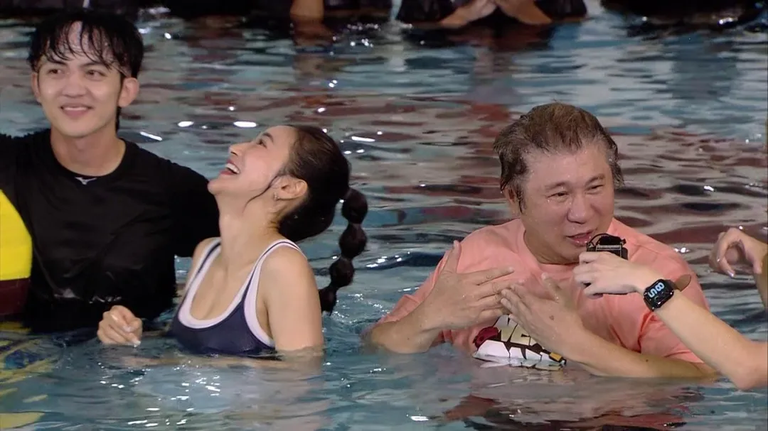 胡瓜（右）落水後大喊：「你們都不聽我的話了！」（圖／民視提供）