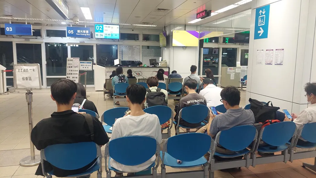 光復節連假將至，公路局推出國道客運85折、常客回饋及轉乘在地客運、幸福巴士免費等優惠。（資料示意照／中天新聞）
