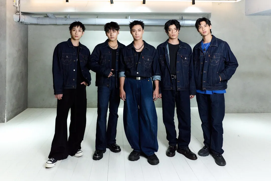 男團FEniX推出新單曲〈千萬分之一（14000605）〉，首度公開五位成員的愛人模式。（圖／華納音樂 提供）