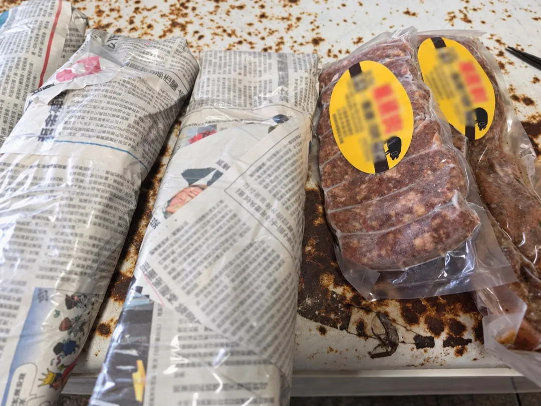 用來賄選的鹹豬肉。(圖/中天新聞)