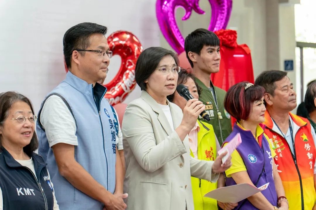 徐欣瑩今天(22日)上午出席新竹縣政府敬老卡愛心卡政策記者會。(圖/徐欣瑩辦公室提供)