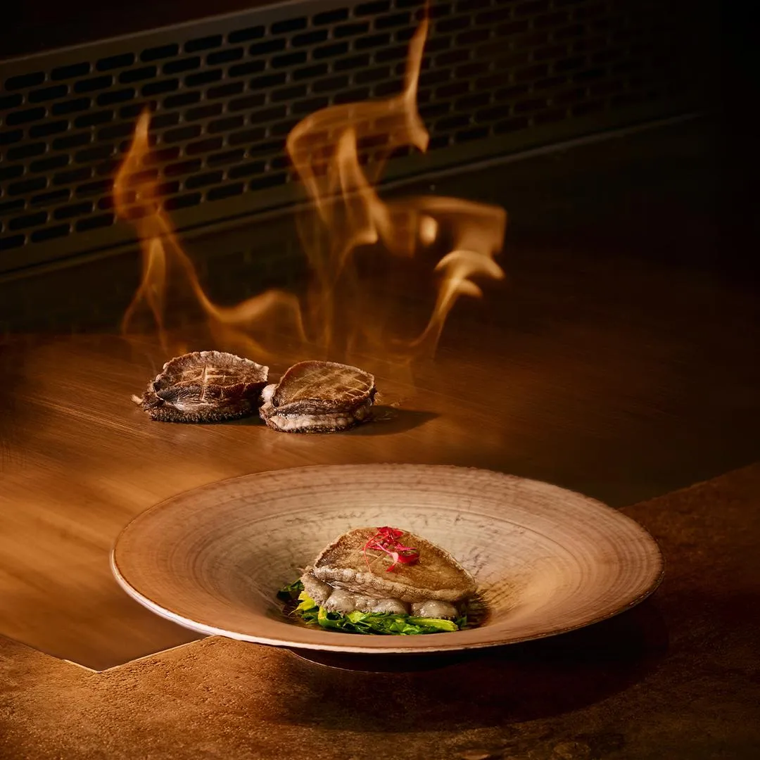 「阪前鐵板燒」推出秋冬全新菜單「火藝之宴」。（圖／王品集團提供）