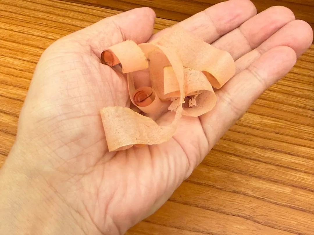現刨柴魚片現嚐。(圖/黃宏輝提供)