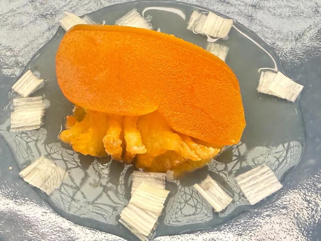 溏心烏魚子提鹹。(圖/黃宏輝提供)