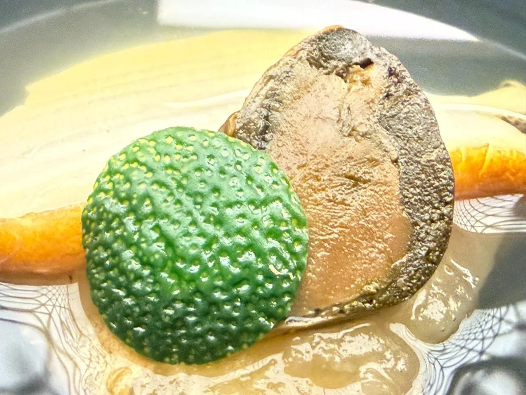 鮑肝青柚佐味。(圖/黃宏輝提供)