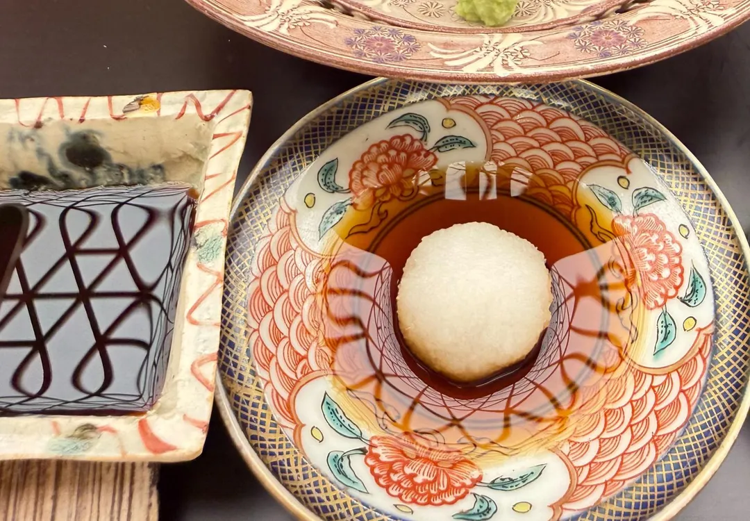 酸橘醋.蘿蔔泥。(圖/黃宏輝提供)