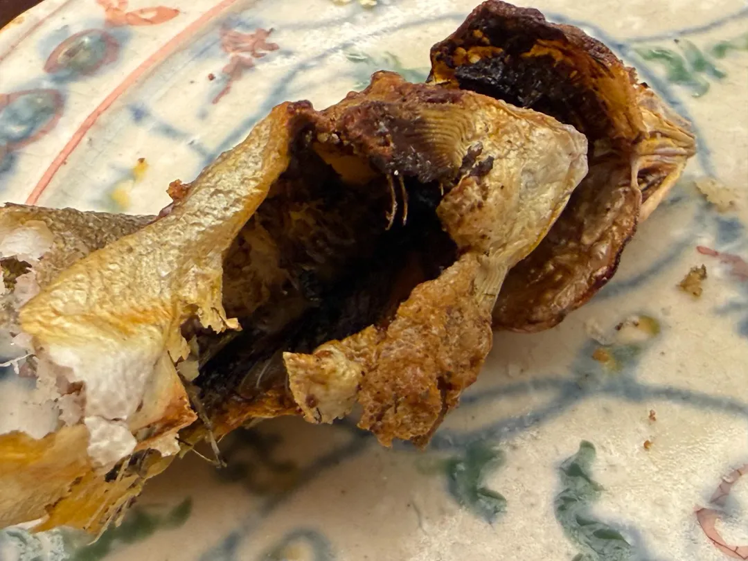 魚頭脆似餅。(圖/黃宏輝提供)