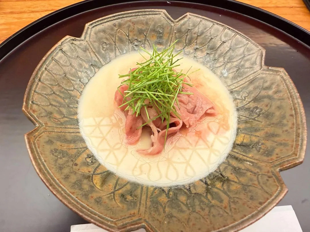 進肴-涮和牛.胡麻醬.芽蔥。(圖/黃宏輝提供)