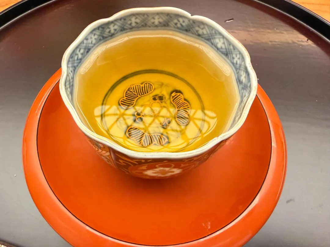 食事前煎茶。(圖/黃宏輝提供)