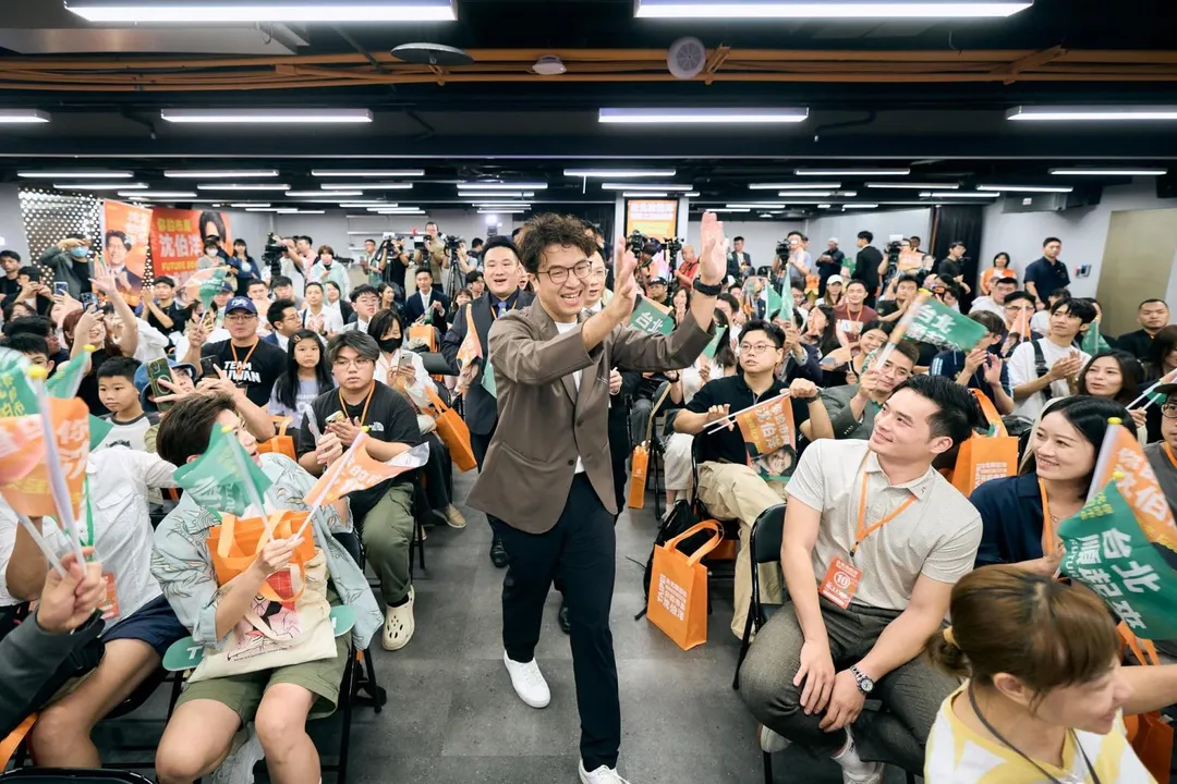 沈伯洋掀起所謂「洋流」風潮，吸引大批支持者參與。（示意圖/圖取自沈伯洋臉書）