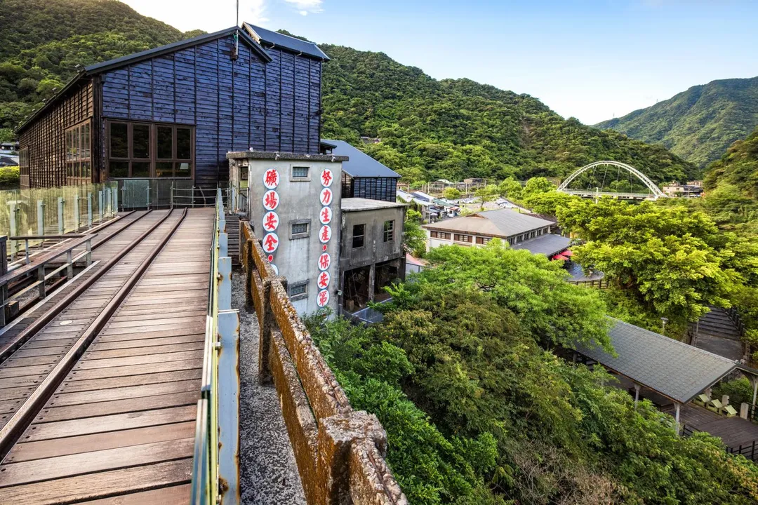 瑞三鑛業整煤廠保留昔日煤礦產業設施,見證猴硐礦業發展歷史。新北市觀旅局。(圖/新北市觀旅局)