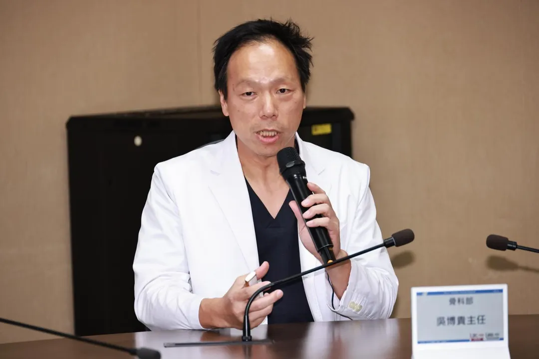骨骼肌肉腫瘤治療暨研究中心 吳博貴主任 分享「免截骨／少截骨」最新骨腫瘤重建技術與治療成果。（圖／台北榮總）