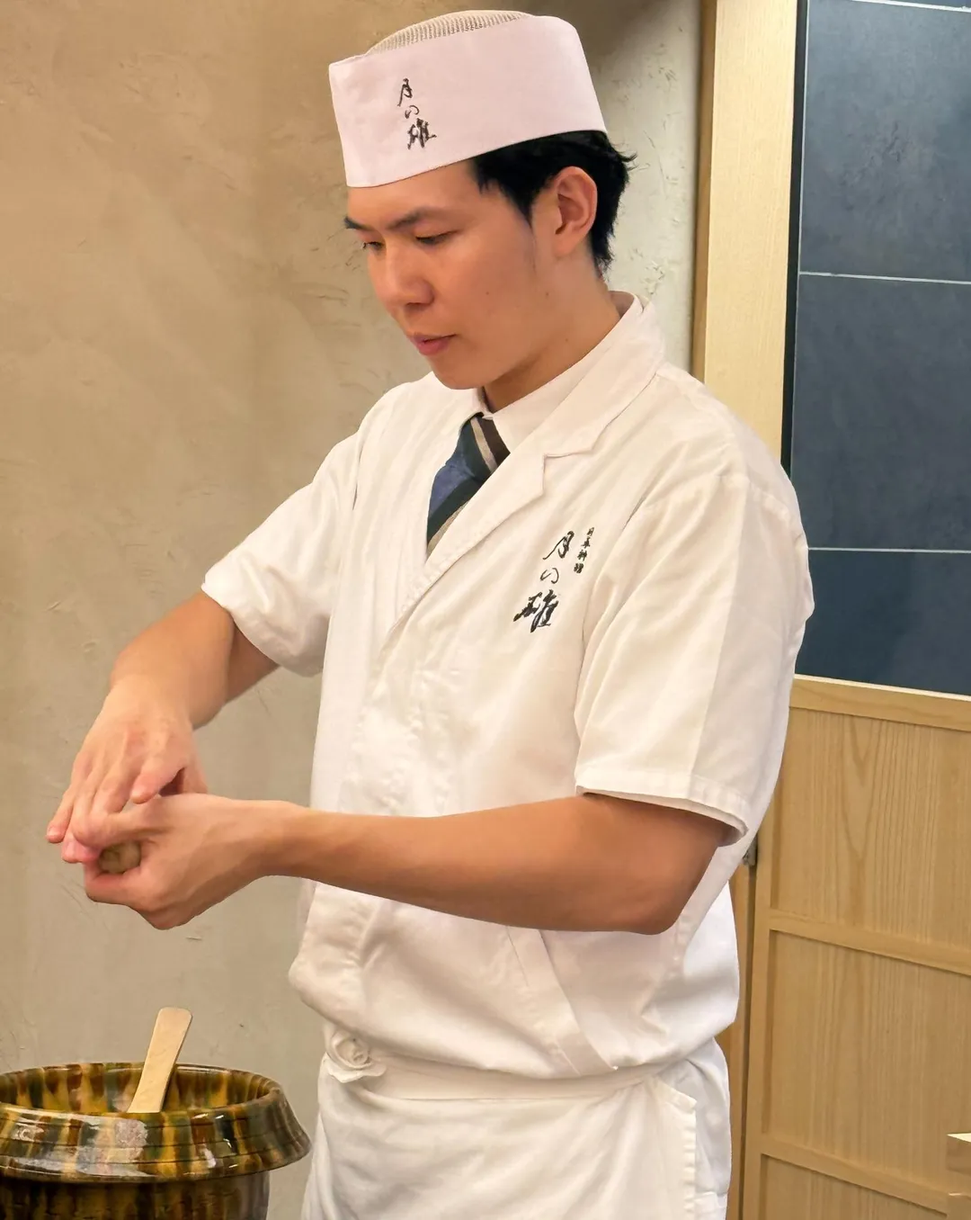 現捏飯糰。(圖/黃宏輝提供)