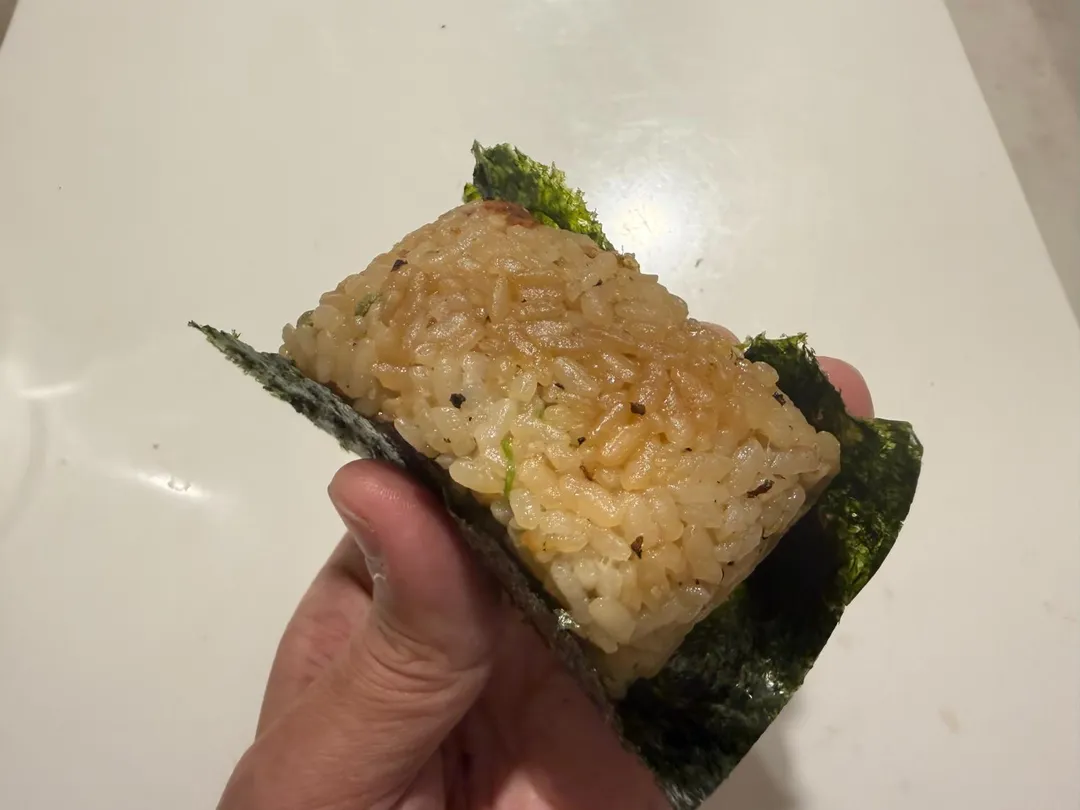 海苔御飯糰宵夜。(圖/黃宏輝提供)