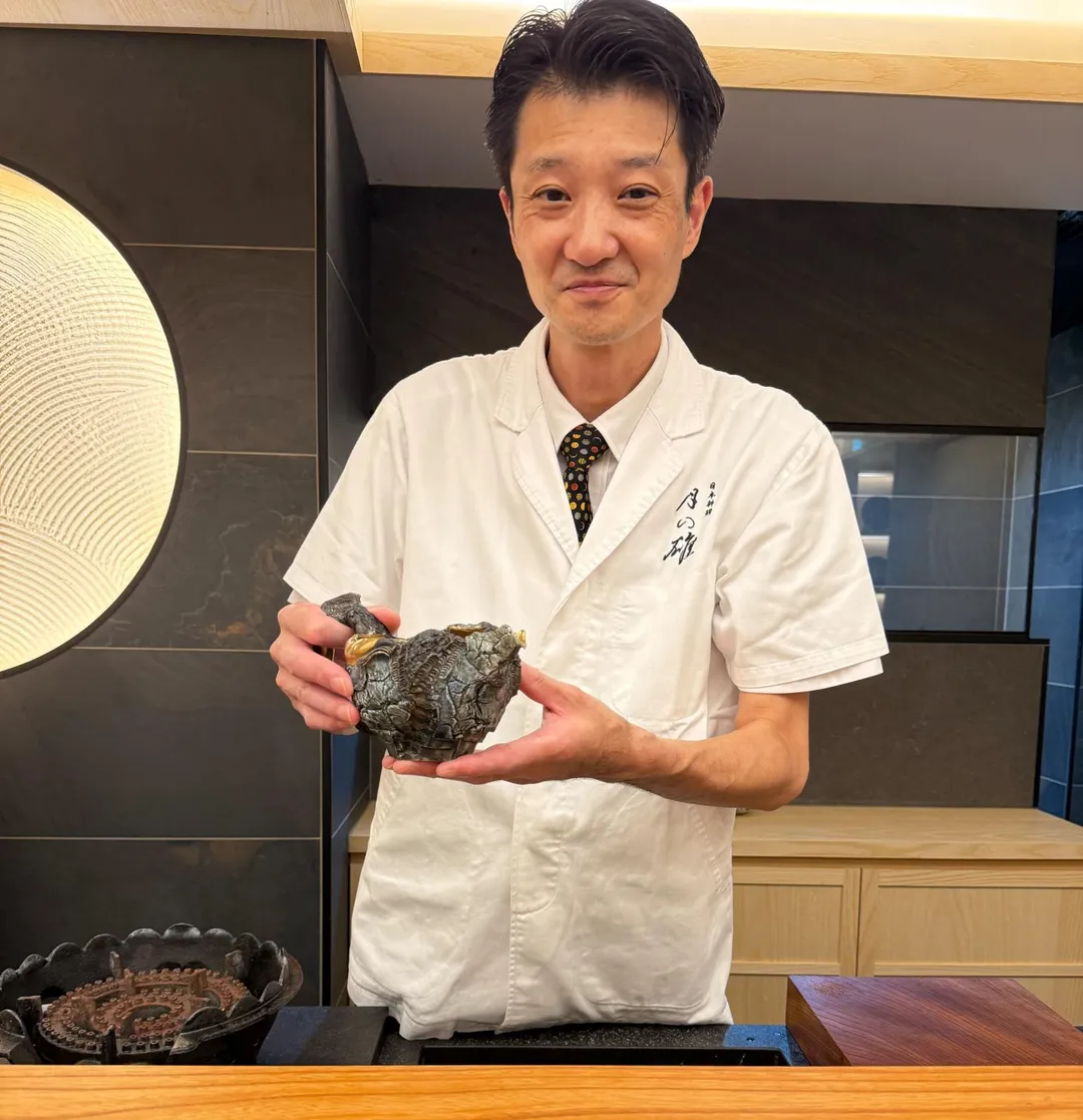 料理長講說出汁。(圖/黃宏輝提供)