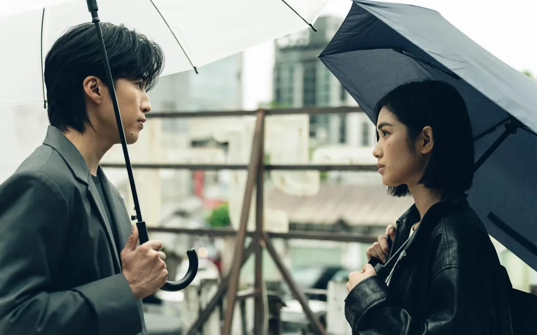 婁峻碩(左)和雷嘉汭(右)「甜不辣」曖昧關係引爆討論。(圖/Netflix 提供)