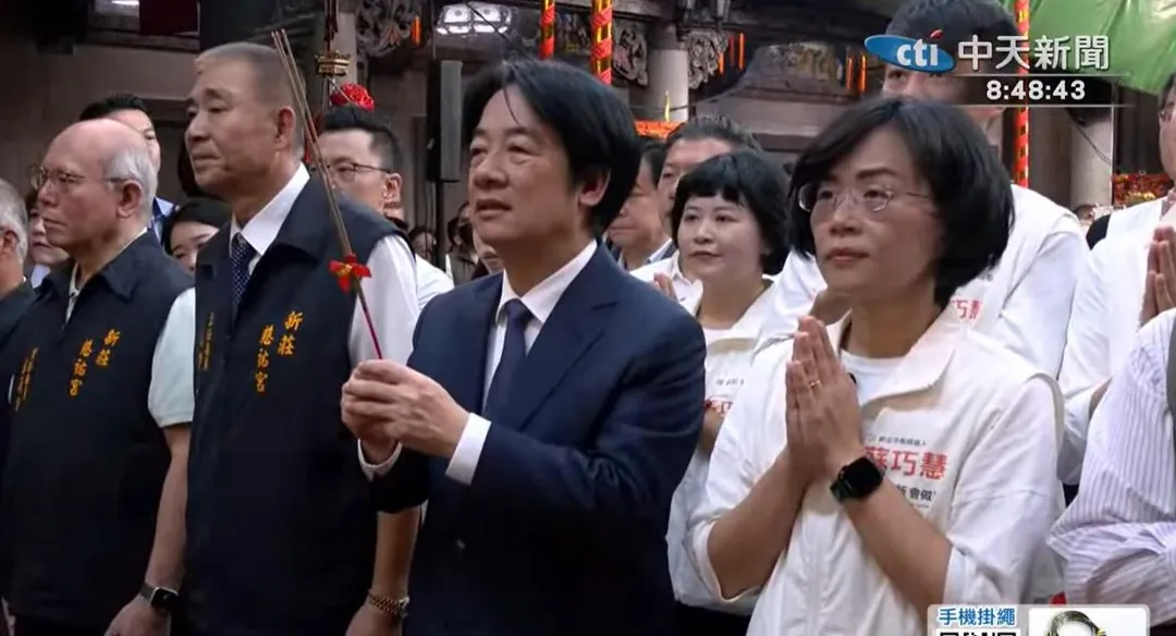 賴清德總統24日上午與民進黨立委、新北市長參選人蘇巧慧到建廟340年的新莊慈祐宮參香祈福。（圖／中天新聞）