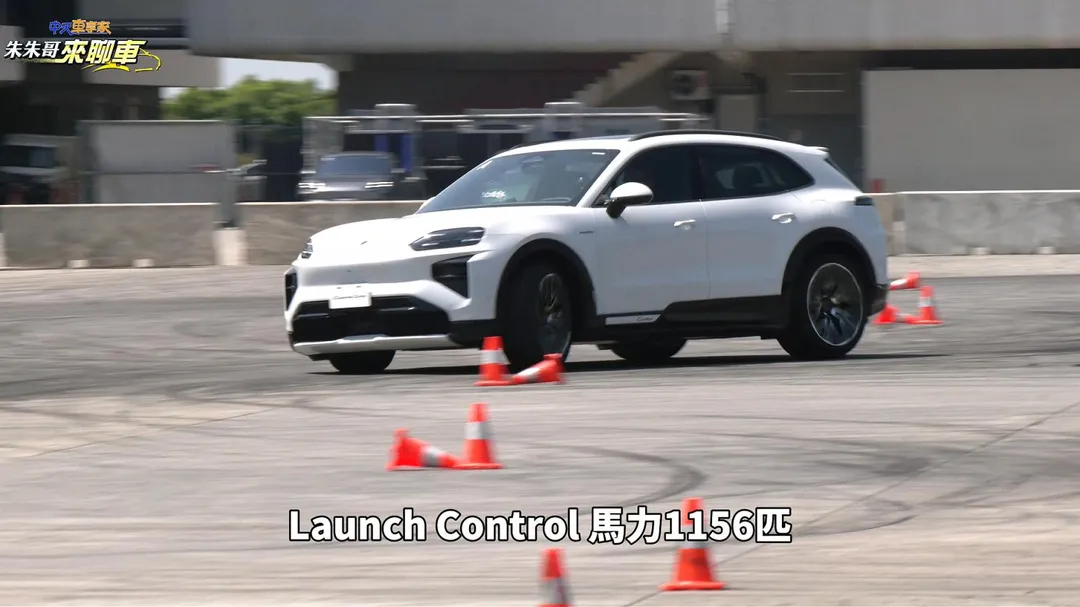 1156匹Porsche Cayenne Turbo Electric性能體驗（圖／中天車享家朱朱哥來聊車）