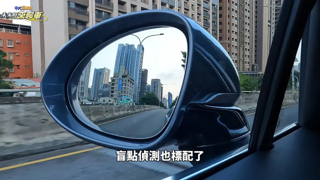 Porsche Cayenne Electric售價為398萬元，標配比起過去保時捷車系更加豐富（圖／中天車享家朱朱哥來聊車）
