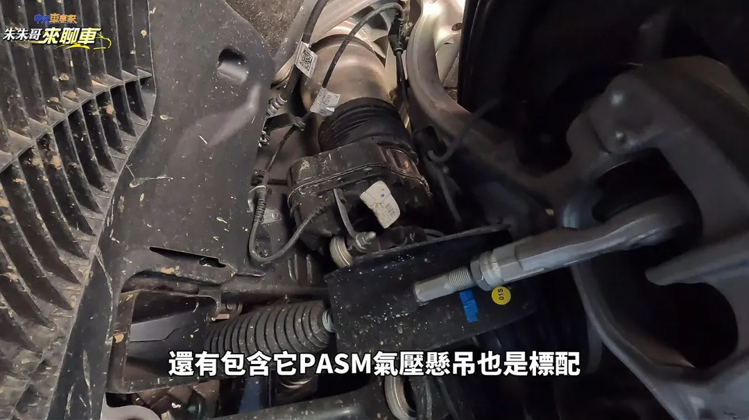 Porsche Cayenne Electric售價為398萬元，標配比起過去保時捷車系更加豐富（圖／中天車享家朱朱哥來聊車）