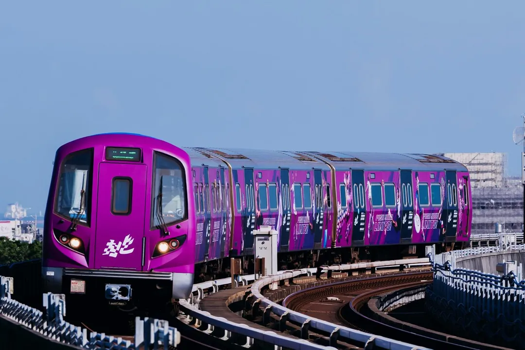 全民運彩繪列車以運動員的動態英姿為主要視覺,穿梭桃園城市間,展現滿滿的運動能量。(圖/桃園市政府)