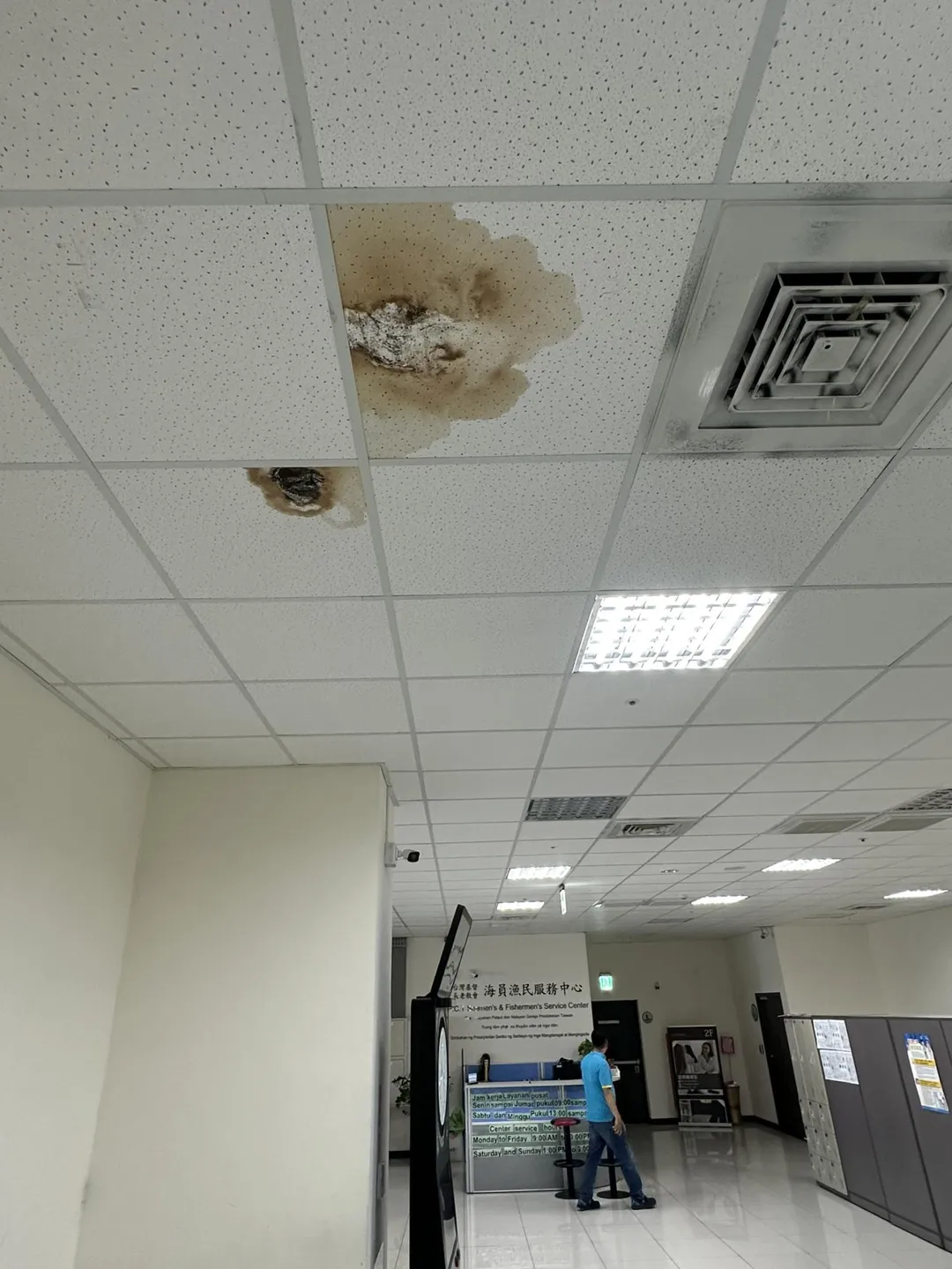 二樓天花板漏水。（圖／柯志恩競辦提供）