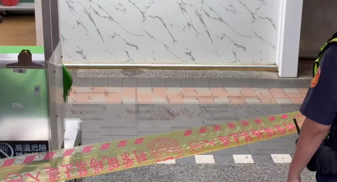 現場疑似因同學間糾紛引發肢體衝突,過程中演變成持剪刀攻擊事件,少年遭刺倒地後失去生命跡象。(圖/中天新聞)