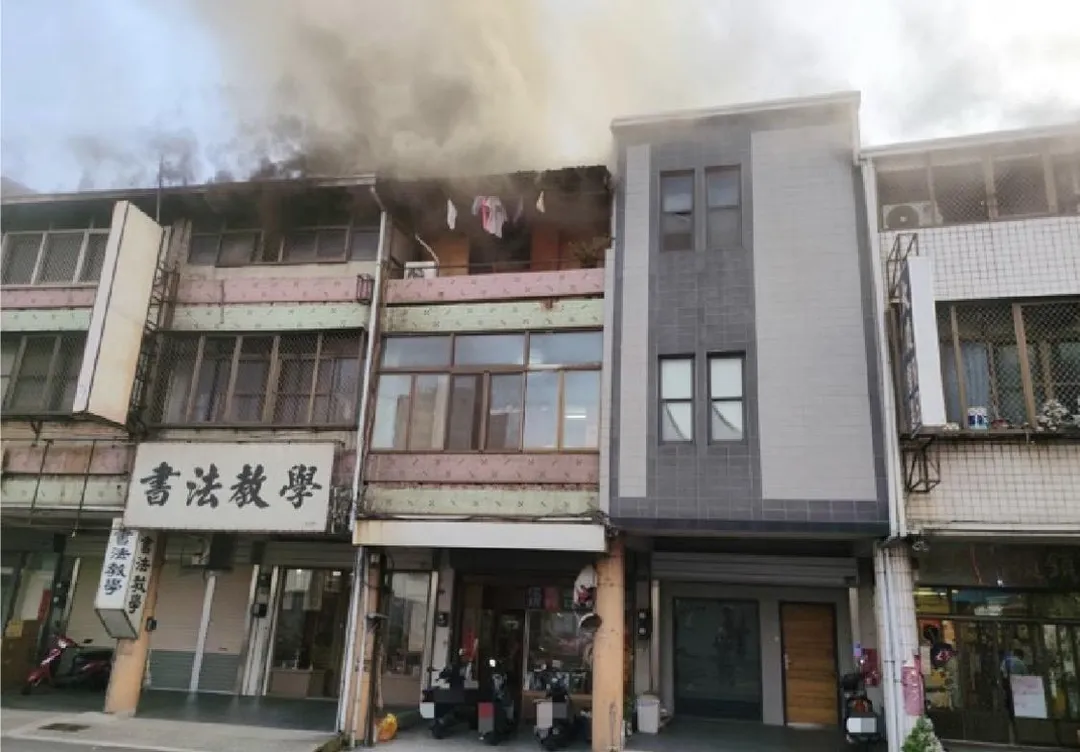 台中南區一處民宅下午發生火警。（圖／翻攝畫面）
