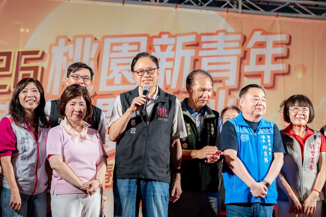 桃園市長張善政於 25 日晚間親臨現場與民眾同樂。(圖/桃園市政府提供)