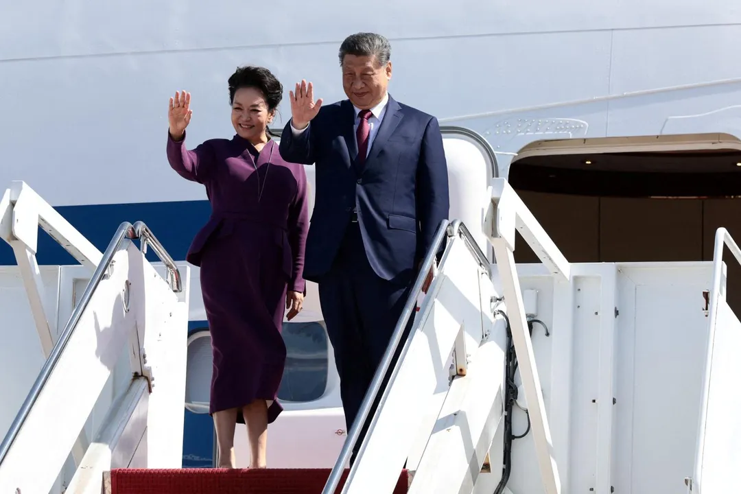 習近平與夫人彭麗媛當地時間25日下午搭機返國。（圖／路透社）